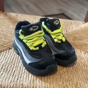 Toddler Black and Green Nike air max Sneakers